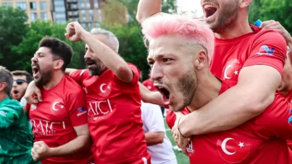 Kubilay Aka 'Pembe fırtına' oldu!