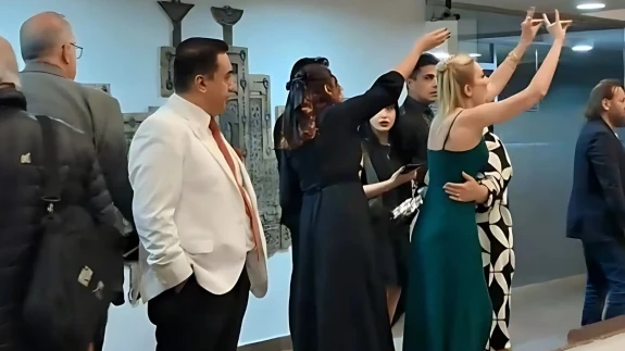 Sanat Gecesi Tartışma Gecesine Döndü!