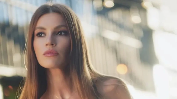 Arka Sokaklar’ın Zeliş’i sahilde öyle bir dans etti ki…