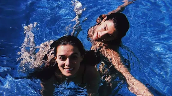 Özge ve Berrak Bodrum’da sezonu açtı!