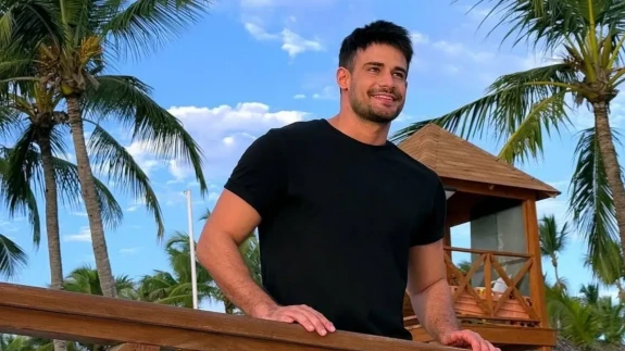 Survivor Batuhan'dan canlı yayında skandal hareket