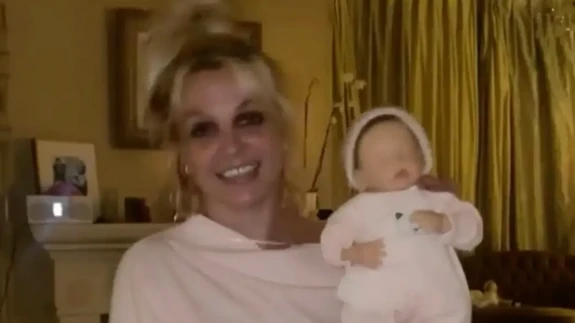 Dans videosuyla duyurdu: Britney Spears evlat mı edindi, hayal mi kurdu?