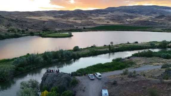 Irmak virajlar köprüsü'nden iddia uğruna atlayan genç kayboldu!