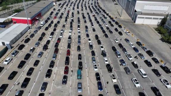 Bir yıl beklediler, o an geldi: Türk bayrağını görünce ağladılar!
