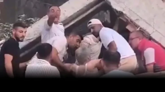 Balıkesir Sındırgı depremi sonrası ilk kurtarma anları