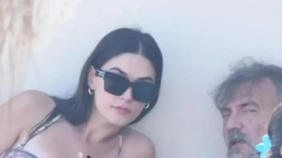 60 yaşındaki Oktay Kaynarca genç sevgilisiyle Bodrum’da yakalandı!