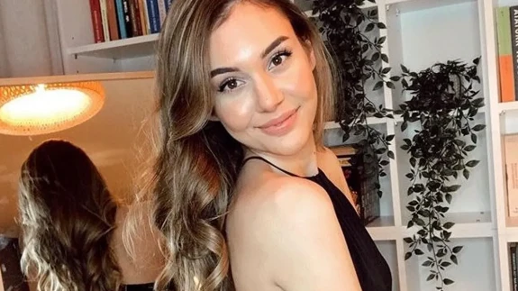 Berfu Yenenler sosyal medyayı karıştırdı: Cevabı olay oldu!