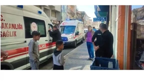 Bıçaklı dehşet: Selam vermediği için dükkan sahibini ve damadını yaraladı!