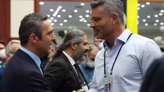 Fenerbahçe’de ilginç an: Sadettin Saran kürsüde sözlerini unuttu 'Adem ne diyecektik la biz?'