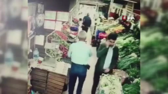 Markete köpeğiyle giren kadına yumruklu saldırı