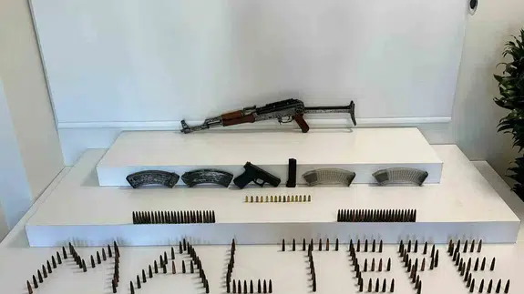 Ev değil cephanelik... Maltepe’de sessiz evden gürültülü silahlar çıktı!
