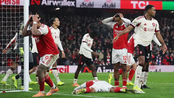Emirates’te kilit maç: Arsenal zirvede kaldı, Liverpool 600 maç sonra sustu