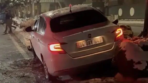 1.42 promil alkol, 38 bin TL ceza: Kayseri'de önce ağacı sonra direği devirdi!