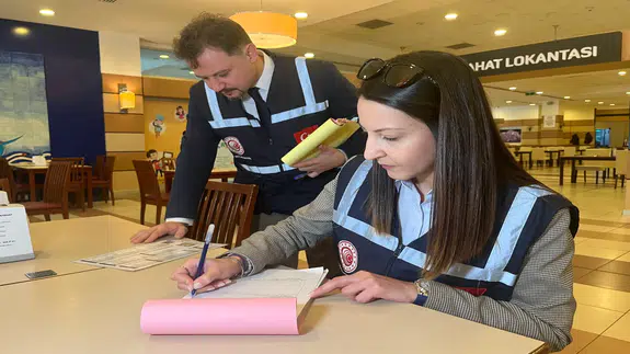 Etiketsiz fırsatçılar yandı... Ramazan öncesi İzmir’de 4 milyon TL ceza kesildi!