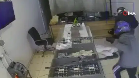 Biber gazı, uzun namlulu silahlar… Hatay’da 3 dakikalık vurgun!