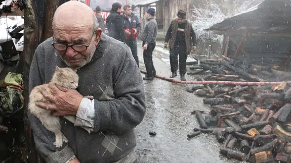 Bir fotoğraf, bir kedi, unutulmayan o kare: Ali Meşe 93 yaşında yaşamını yitirdi!
