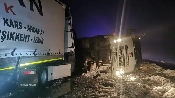 Sivas’ta can pazarı! Bir kaza, dört araç, sekiz yaralı...