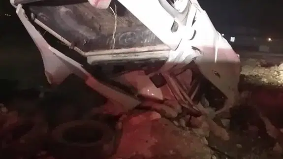 Aksaray'da korkunç kaza! Aileyi taşıyan araç refüje çarptı ve devrildi