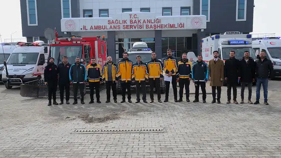 Karın ortasında umut! Fedakar sağlık ekiplerinden 100 başarı hikayesi