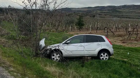 Direksiyon hakimiyetini kaybetti, üzüm bağına girdi! Denizli’de aynı noktada 2 kaza