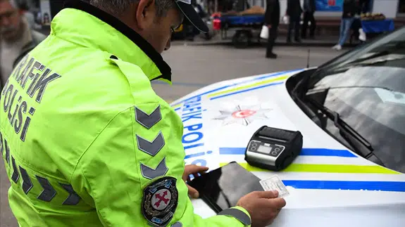 Mersin’de çakarlı araçlara dev ceza: 414 bin lira!