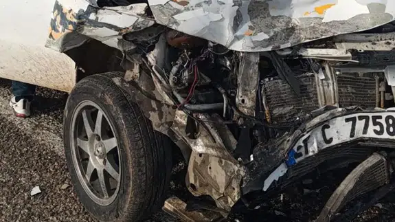 Gaziantep’te şok kaza: Otomobil ve kamyonet kafa kafaya!