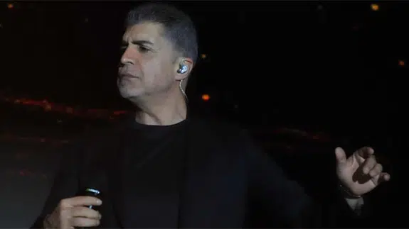 Konser coşkusu itirafa dönüştü... Özcan Deniz’in yıl değerlendirmesi şaşırttı!