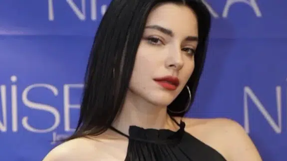 Merve Boluğur’dan cami paylaşımı: Yazdığı not dikkat çekti