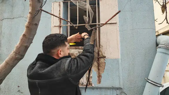 Adana’da hırsızlık şovu! Küçük pencere, büyük hırsızlık