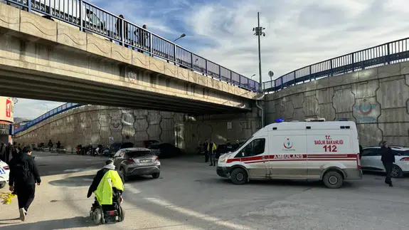 Umuda uzanan eller yetmedi... Köprüdeki o anlar yürek burktu!