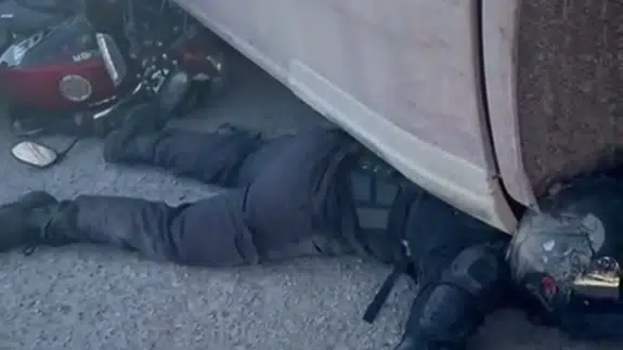 Adana’da yürekleri ağza getiren kaza! Motosikletli tırın altında sıkıştı