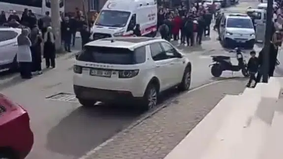 Gebze’de okul çıkışı kabusa döndü! Servis aracı 1. sınıf öğrencisine çarptı