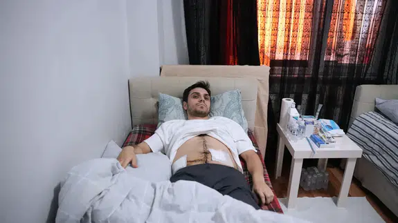 Bağcılar'de netro çıkışında dehşet! yardım etmek istedi, 6 yerinden bıçaklandı