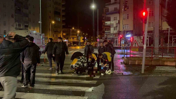 Kavşakta hayat askıya alındı! Kayseri'de kaza değil derslik manzara...