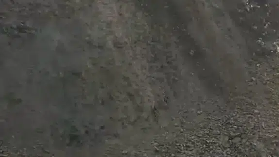 Batman’da Heyelan: Yağmur ve kar, minibüsü mahsur bıraktı!