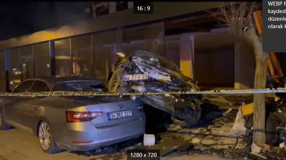 Sultanbeyli’de dehşet anları! Kontrolden çıkan araç ortalığı savaş alanına çevirdi