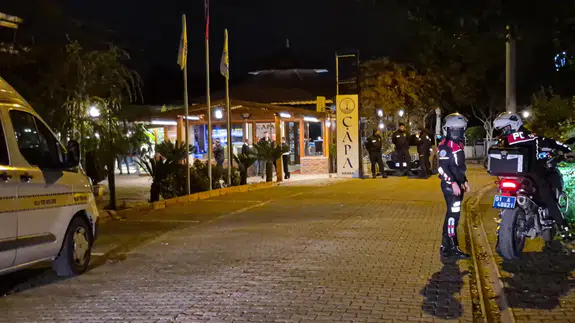 Selamla başladı, infazla bitti! Adana'da restoranda film gibi çatışma