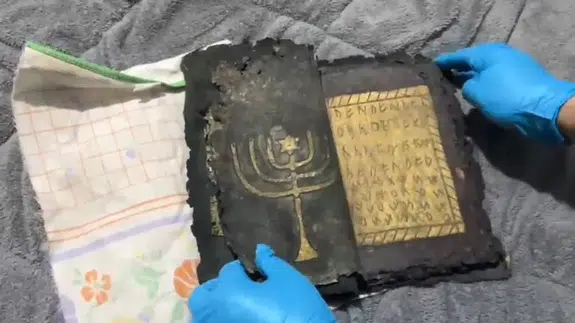 Aydın’da Operasyonda Bizans Dönemine Ait Altın İşlemeli Dua Kitabı Ele Geçirildi