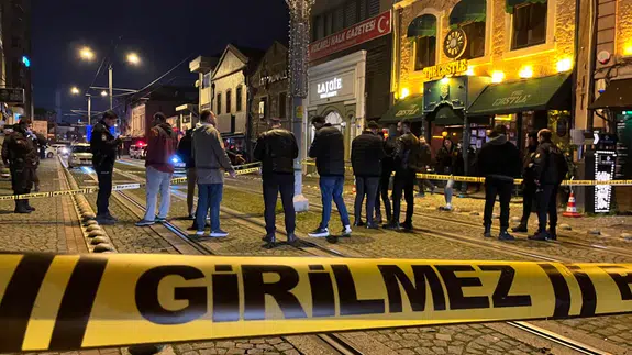 Kocaeli’de 5 Saniyelik Katliam! Saldırganlar Taşla Çıkardı, Silahla Vurdu