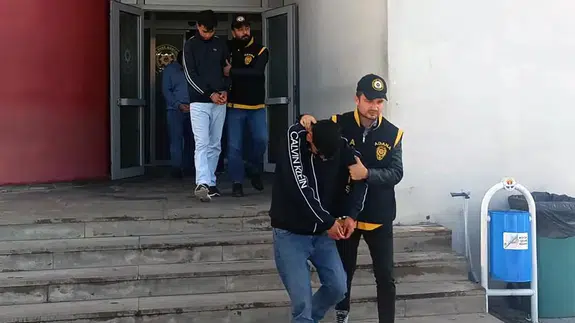 Kendilerini polis olarak tanıttılar, Adana’da 500 bin TL’lik dolandırıcılık