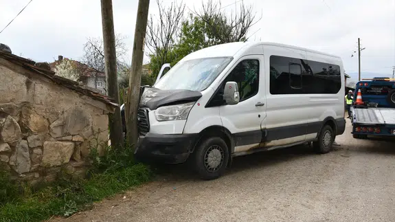 Samsun'da korkunç kaza! Öğrenci servisi elektrik direğine çarptı