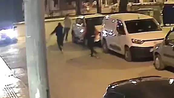 Darp edildi, silahını çekip kurşun yağdırdı! O anlar kamerada