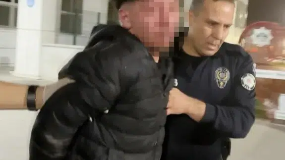 Aksaray’da dehşet gecesi! Genç bıçakladı, anne polise tokat attı