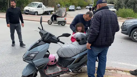 Antalya’da kaza anı yürek burktu! Küçük kız babasına olayı gözyaşlarıyla anlattı