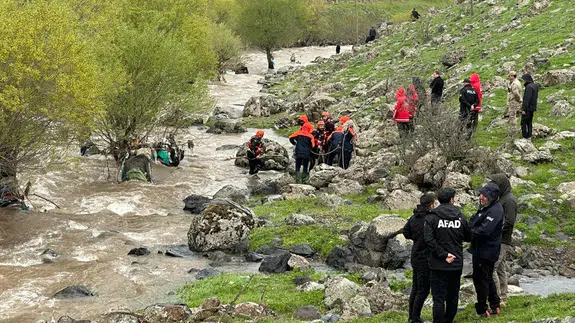 Eşyaları dere kenarında çıktı, kendisi yok! Bingöl’de gizemli kayıp