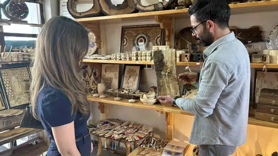Van’da doğanın atıkları sanata dönüşüyor: ömrünü tamamlayan ceviz ağaçlarına ikinci hayat!