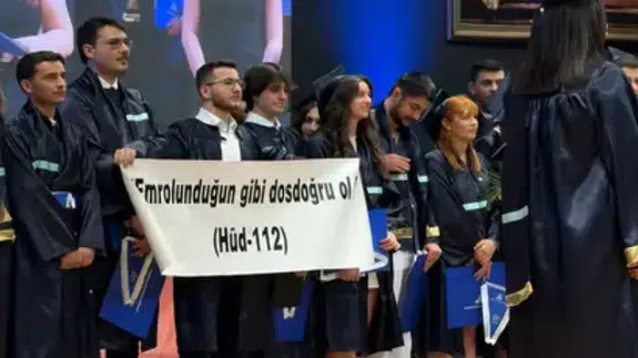 Mezuniyette pankart gerilimi: YÖK’ten Yeditepe Üniversitesi’ne soruşturma