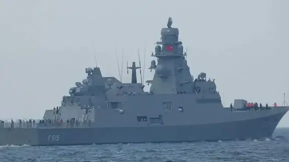 Suriye'de yeni dönemin ilk karesi: Türk donanması Lazkiye Limanı'na demirledi!