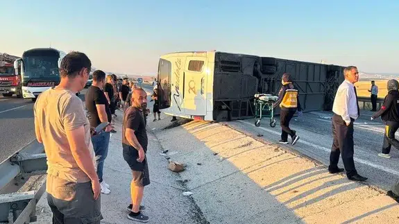 Kütahya-Afyonkarahisar kara yolunda can pazarı: Çok sayıda yaralı var
