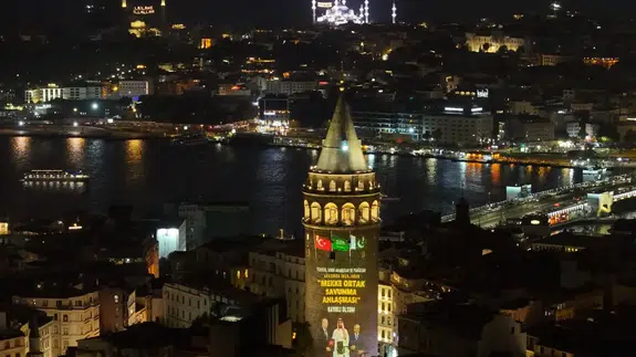Mekke Anlaşması'na özel Galata Kulesi ve Atakule'de görsel şölen düzenlendi